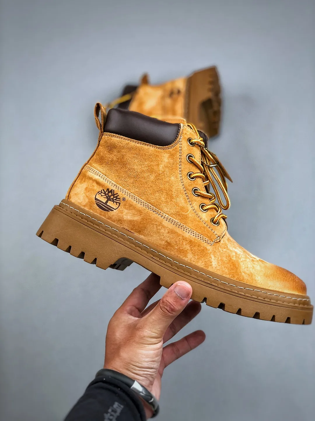 Local self-pickup💰560 Support store release New arrivals🚀Timberland Timberland outdoor mid-top casual rhubarb boots series Guangdong factory quality Original box original packaging The fabric is made of Italian 🇮🇹 top-grade frosted fine-grained cowhide with anti-odor and anti-corrosion genuine leather latex insoles to give you a perfect wearing experience High-quality and durable, a must-have for sportsmen Specially designed to treat those who are not handsome High-quality feet feel first-class Size: 38-44 (leather shoe size)